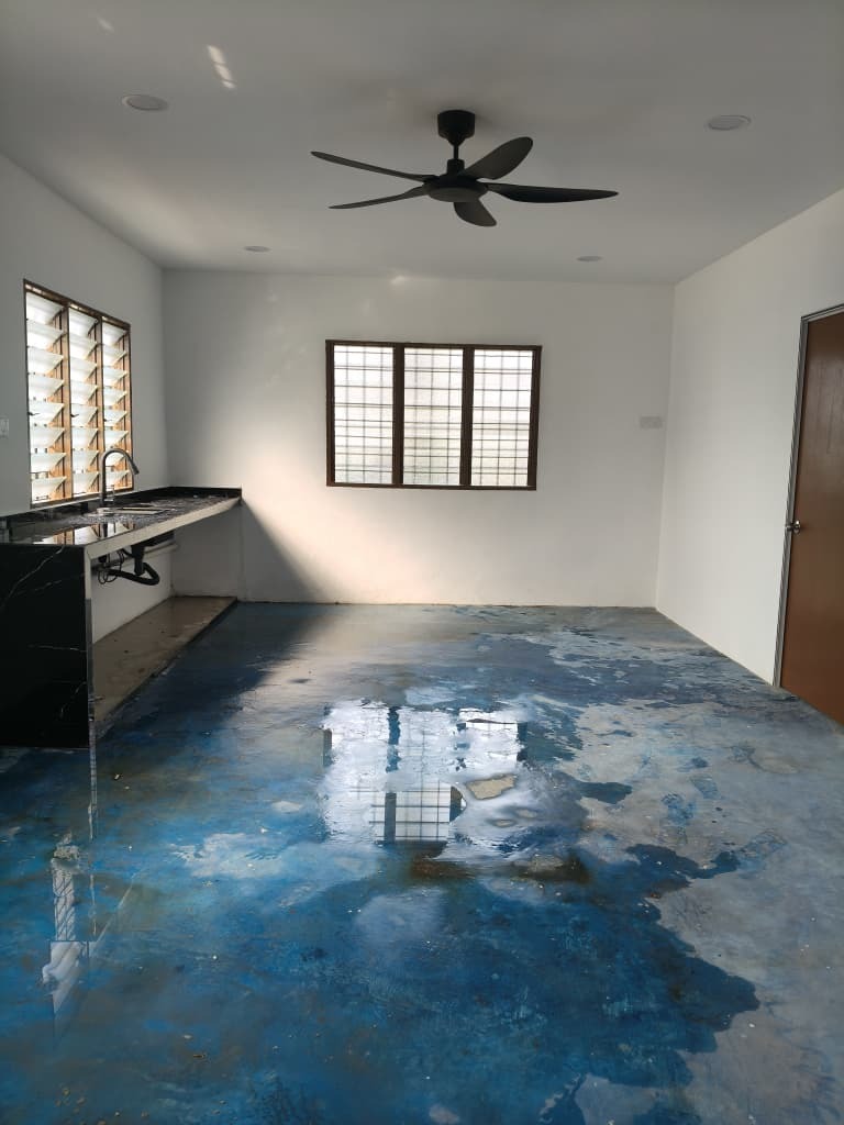 Ruang pejabat Brightmark dengan lantai epoxy yang telah siap